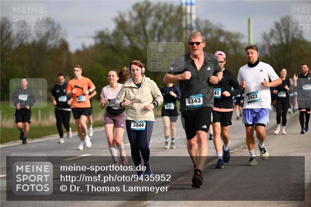 12.04.2026 - 45. Internationalen Wilhelmsburger Insellauf Dr. Thomas Lammeyer http://msf.ph/oto/9435952 12.04.2026 09:26:12 Laufen 3015, 374, 3844, 40480, 3343, 41, 2422 meine-sportfotos.de