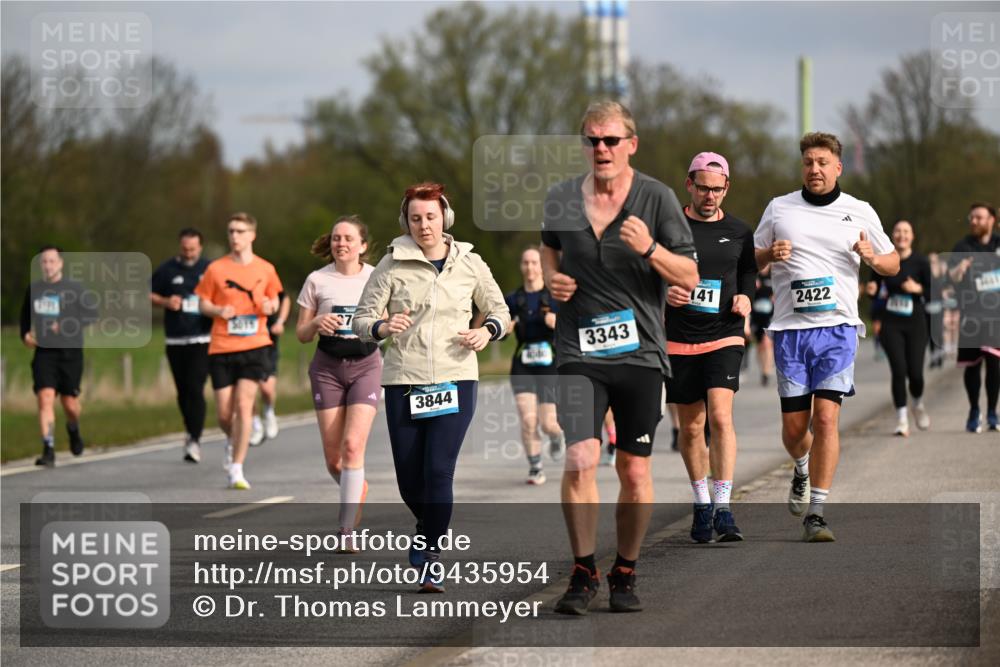 12.04.2026 - 45. Internationalen Wilhelmsburger Insellauf Dr. Thomas Lammeyer http://msf.ph/oto/9435954 12.04.2026 09:26:12 Laufen 3844, 3343, 141, 2422, 3261 meine-sportfotos.de