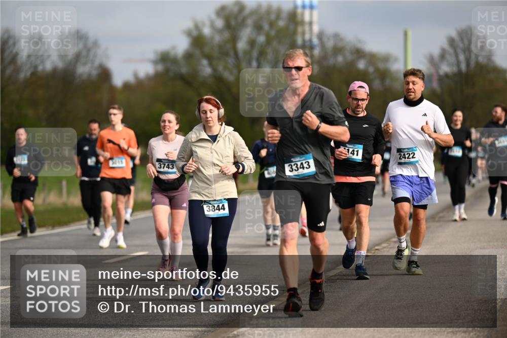 12.04.2026 - 45. Internationalen Wilhelmsburger Insellauf Dr. Thomas Lammeyer http://msf.ph/oto/9435955 12.04.2026 09:26:12 Laufen 3015, 3743, 3844, 3343, 2422 meine-sportfotos.de