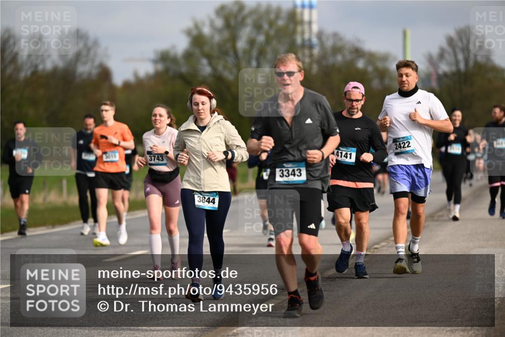 12.04.2026 - 45. Internationalen Wilhelmsburger Insellauf Dr. Thomas Lammeyer http://msf.ph/oto/9435956 12.04.2026 09:26:12 Laufen 3015, 3743, 3844, 3343, 4141, 2422 meine-sportfotos.de