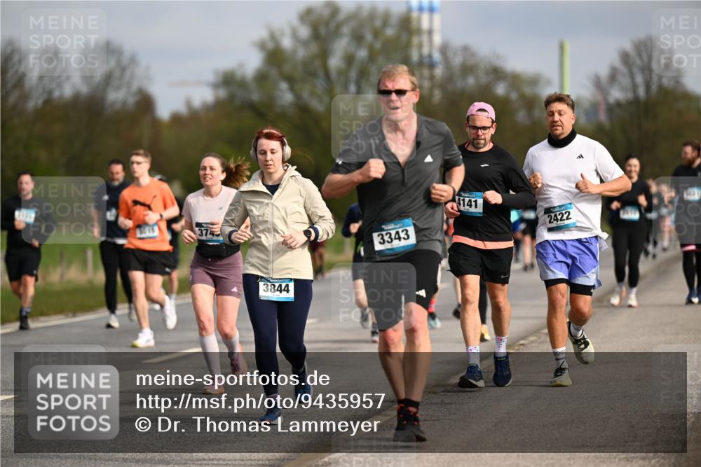 12.04.2026 - 45. Internationalen Wilhelmsburger Insellauf Dr. Thomas Lammeyer http://msf.ph/oto/9435957 12.04.2026 09:26:12 Laufen 374, 3844, 3343, 4141, 2422 meine-sportfotos.de