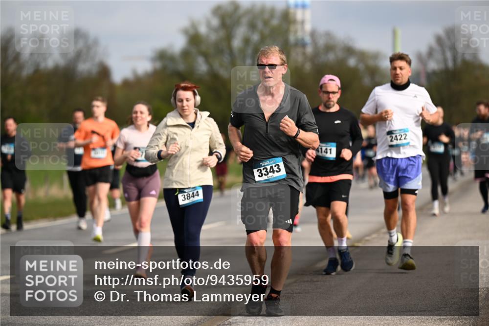12.04.2026 - 45. Internationalen Wilhelmsburger Insellauf Dr. Thomas Lammeyer http://msf.ph/oto/9435959 12.04.2026 09:26:13 Laufen 3844, 3343, 4141, 2422 meine-sportfotos.de
