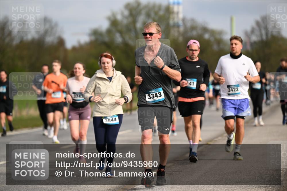 12.04.2026 - 45. Internationalen Wilhelmsburger Insellauf Dr. Thomas Lammeyer http://msf.ph/oto/9435960 12.04.2026 09:26:13 Laufen 3844, 3343, 141, 2422 meine-sportfotos.de