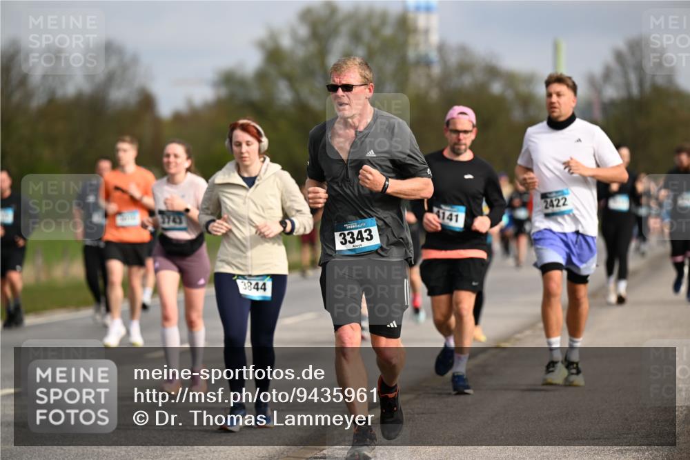 12.04.2026 - 45. Internationalen Wilhelmsburger Insellauf Dr. Thomas Lammeyer http://msf.ph/oto/9435961 12.04.2026 09:26:13 Laufen 3743, 3844, 3343, 4141, 2422 meine-sportfotos.de