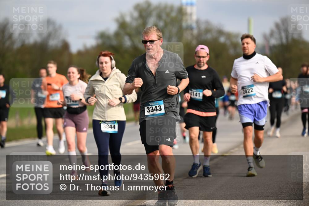 12.04.2026 - 45. Internationalen Wilhelmsburger Insellauf Dr. Thomas Lammeyer http://msf.ph/oto/9435962 12.04.2026 09:26:13 Laufen 3844, 3343, 4141, 2422 meine-sportfotos.de