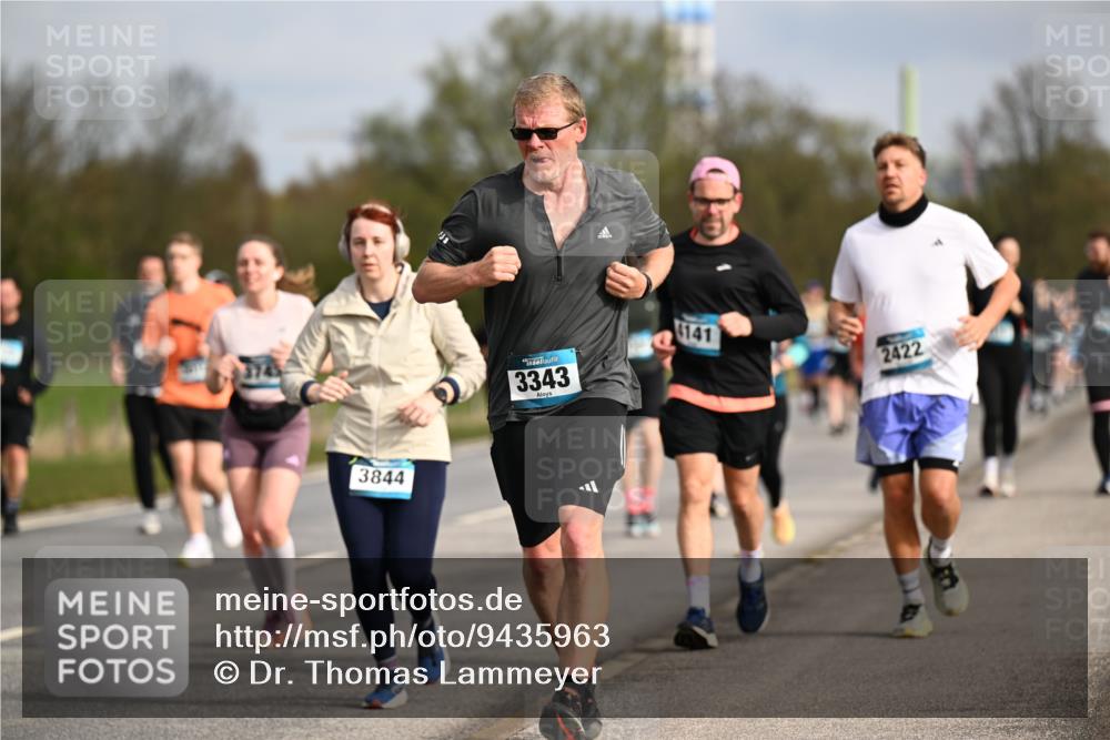 12.04.2026 - 45. Internationalen Wilhelmsburger Insellauf Dr. Thomas Lammeyer http://msf.ph/oto/9435963 12.04.2026 09:26:13 Laufen 3844, 3343, 141, 2422 meine-sportfotos.de