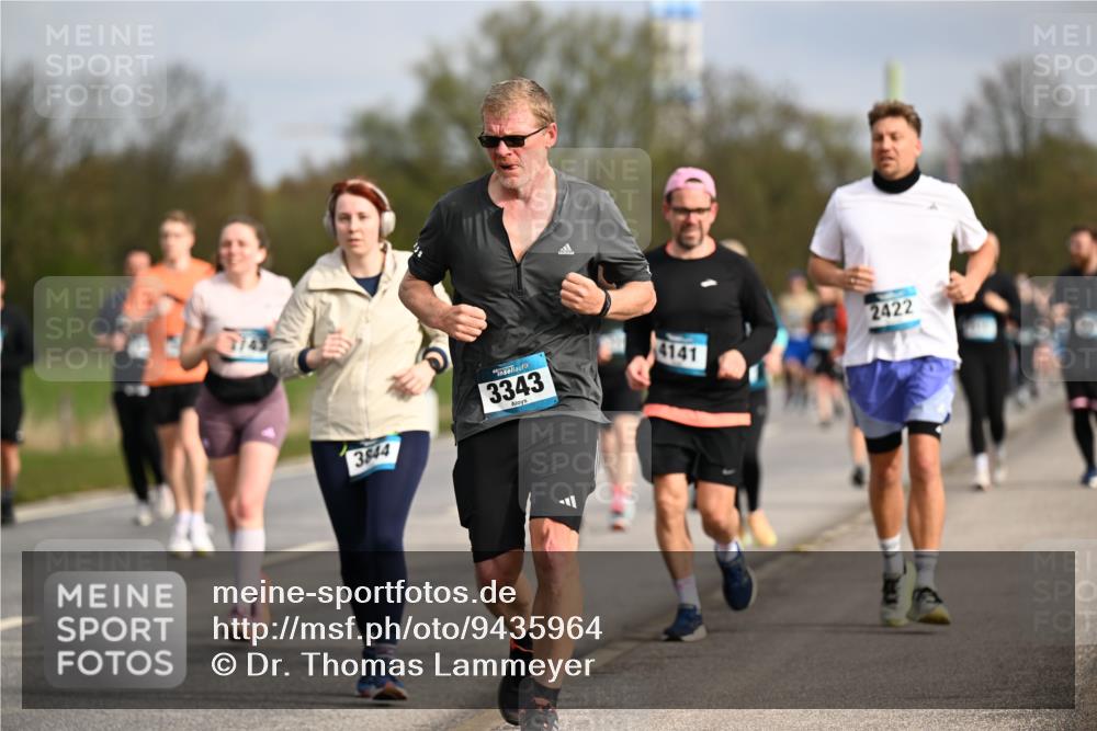12.04.2026 - 45. Internationalen Wilhelmsburger Insellauf Dr. Thomas Lammeyer http://msf.ph/oto/9435964 12.04.2026 09:26:13 Laufen 3743, 3844, 3343, 4141, 2422 meine-sportfotos.de