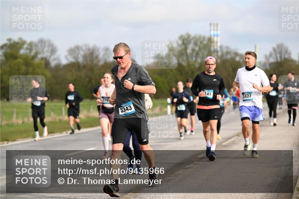12.04.2026 - 45. Internationalen Wilhelmsburger Insellauf Dr. Thomas Lammeyer http://msf.ph/oto/9435966 12.04.2026 09:26:14 Laufen 3343, 141, 2422 meine-sportfotos.de