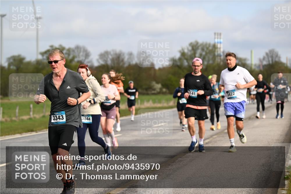 12.04.2026 - 45. Internationalen Wilhelmsburger Insellauf Dr. Thomas Lammeyer http://msf.ph/oto/9435970 12.04.2026 09:26:15 Laufen 3343, 3844, 4141, 2422 meine-sportfotos.de