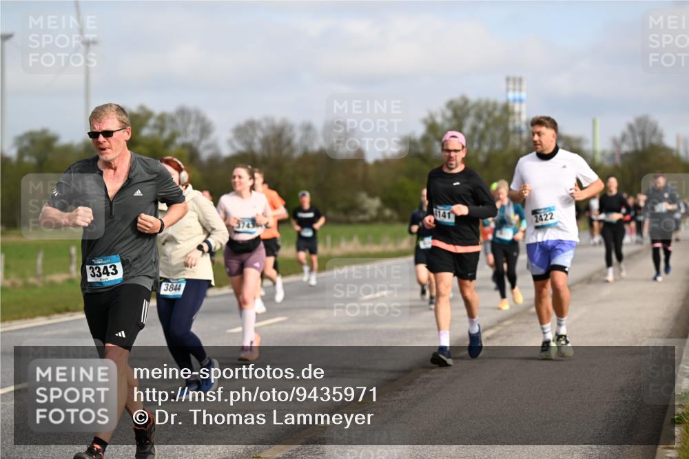 12.04.2026 - 45. Internationalen Wilhelmsburger Insellauf Dr. Thomas Lammeyer http://msf.ph/oto/9435971 12.04.2026 09:26:15 Laufen 3343, 3844, 141, 2422 meine-sportfotos.de