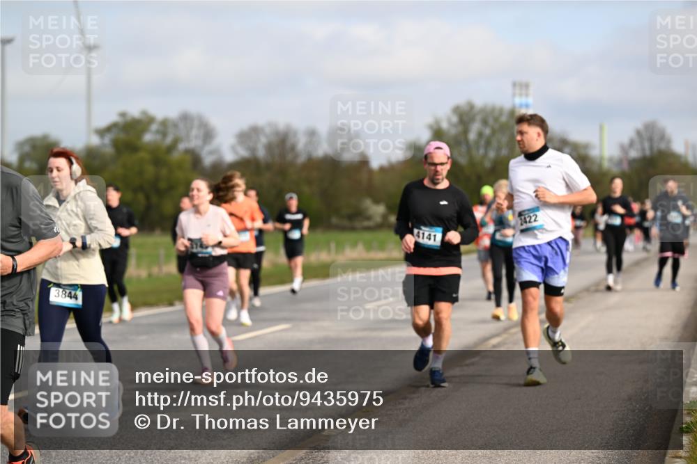 12.04.2026 - 45. Internationalen Wilhelmsburger Insellauf Dr. Thomas Lammeyer http://msf.ph/oto/9435975 12.04.2026 09:26:16 Laufen 3844, 4141, 2422 meine-sportfotos.de