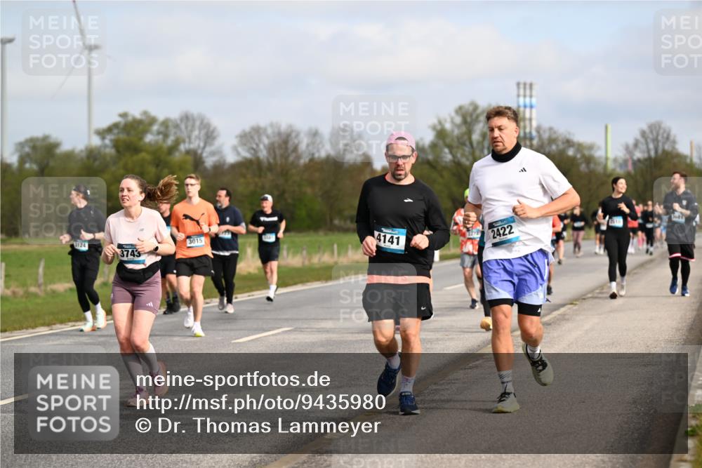 12.04.2026 - 45. Internationalen Wilhelmsburger Insellauf Dr. Thomas Lammeyer http://msf.ph/oto/9435980 12.04.2026 09:26:17 Laufen 124, 3743, 3015, 4141, 2422 meine-sportfotos.de