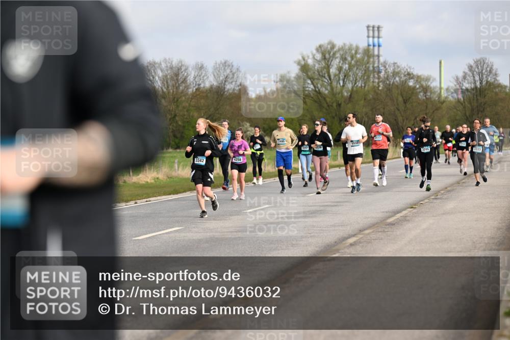 12.04.2026 - 45. Internationalen Wilhelmsburger Insellauf Dr. Thomas Lammeyer http://msf.ph/oto/9436032 12.04.2026 09:26:28 Laufen 3342, 4258, 2495, 2513, 5537, 260, 5842, 4326, 5700, 3333 meine-sportfotos.de