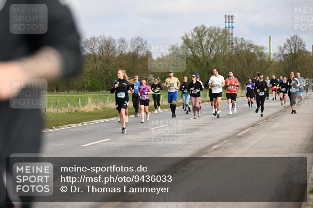 12.04.2026 - 45. Internationalen Wilhelmsburger Insellauf Dr. Thomas Lammeyer http://msf.ph/oto/9436033 12.04.2026 09:26:28 Laufen 3342, 4258, 2495, 537, 2513, 4326, 5700, 3333, 16 meine-sportfotos.de