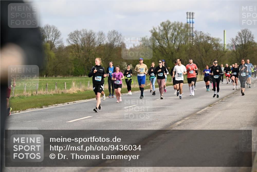 12.04.2026 - 45. Internationalen Wilhelmsburger Insellauf Dr. Thomas Lammeyer http://msf.ph/oto/9436034 12.04.2026 09:26:28 Laufen 3342, 4258, 2495, 2513, 5842, 4326, 5537, 3295, 33336 meine-sportfotos.de