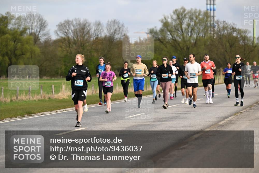 12.04.2026 - 45. Internationalen Wilhelmsburger Insellauf Dr. Thomas Lammeyer http://msf.ph/oto/9436037 12.04.2026 09:26:29 Laufen 3342, 4165, 2495, 2513, 2601, 3703, 5842, 5537, 3295, 4258 meine-sportfotos.de