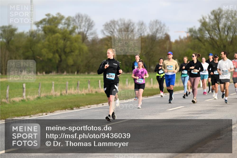 12.04.2026 - 45. Internationalen Wilhelmsburger Insellauf Dr. Thomas Lammeyer http://msf.ph/oto/9436039 12.04.2026 09:26:30 Laufen 3342, 4258, 2495, 25, 5537 meine-sportfotos.de