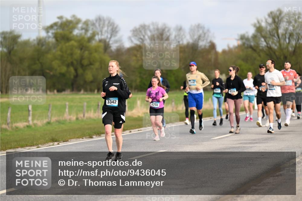 12.04.2026 - 45. Internationalen Wilhelmsburger Insellauf Dr. Thomas Lammeyer http://msf.ph/oto/9436045 12.04.2026 09:26:31 Laufen 3342, 4258, 2495, 2513, 5537, 4326 meine-sportfotos.de