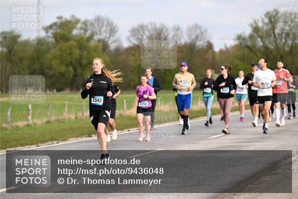 12.04.2026 - 45. Internationalen Wilhelmsburger Insellauf Dr. Thomas Lammeyer http://msf.ph/oto/9436048 12.04.2026 09:26:31 Laufen 3342, 4258, 2495, 5537, 4326 meine-sportfotos.de