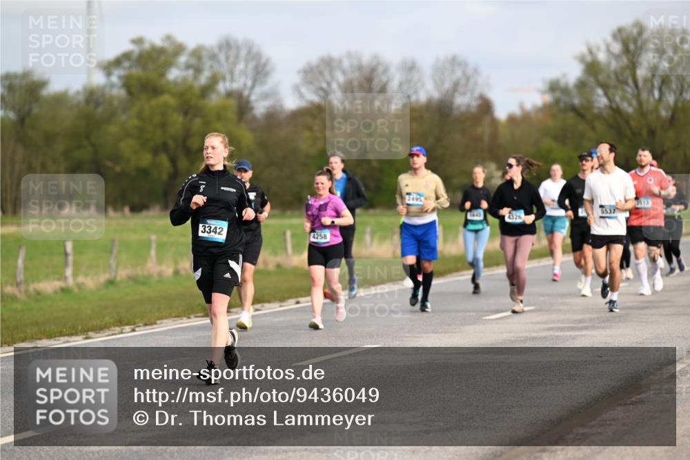 12.04.2026 - 45. Internationalen Wilhelmsburger Insellauf Dr. Thomas Lammeyer http://msf.ph/oto/9436049 12.04.2026 09:26:31 Laufen 8, 4326, 3342, 4258, 5537 meine-sportfotos.de