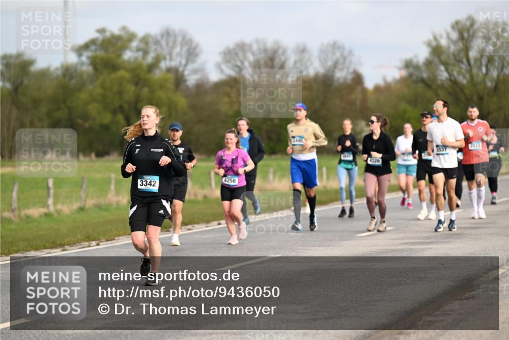 12.04.2026 - 45. Internationalen Wilhelmsburger Insellauf Dr. Thomas Lammeyer http://msf.ph/oto/9436050 12.04.2026 09:26:32 Laufen 4258, 3342, 2495, 2513, 5537, 4126 meine-sportfotos.de