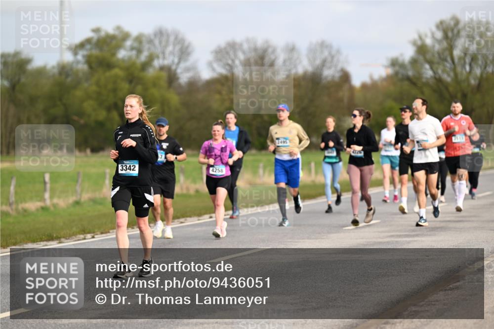 12.04.2026 - 45. Internationalen Wilhelmsburger Insellauf Dr. Thomas Lammeyer http://msf.ph/oto/9436051 12.04.2026 09:26:32 Laufen 3342, 4258, 2495, 426 meine-sportfotos.de