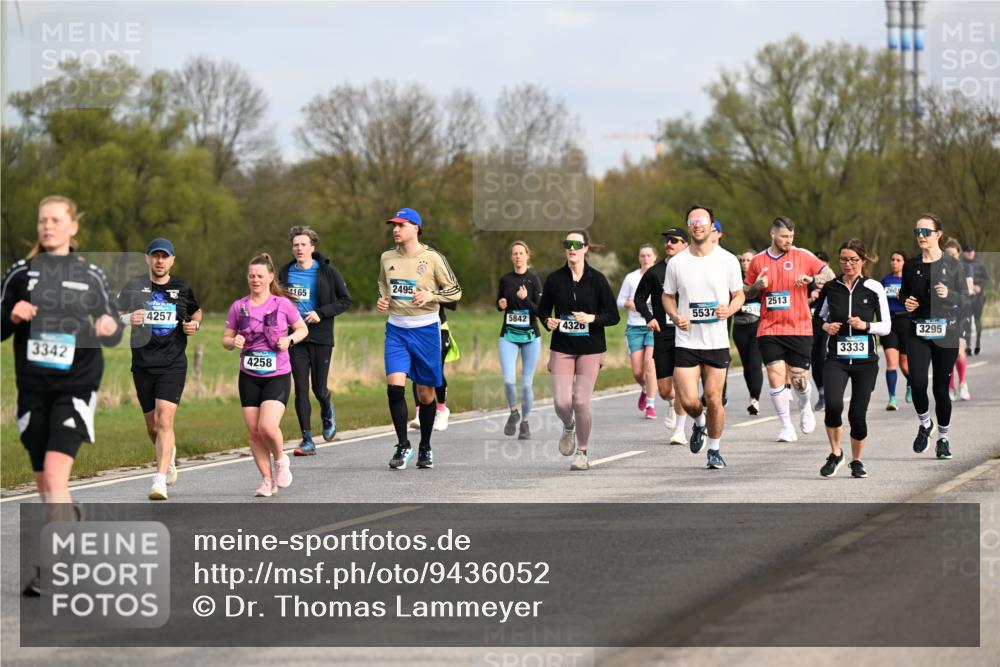 12.04.2026 - 45. Internationalen Wilhelmsburger Insellauf Dr. Thomas Lammeyer http://msf.ph/oto/9436052 12.04.2026 09:26:32 Laufen 3342, 4257, 4258, 2495, 4165, 2513, 5842, 5537, 2548, 4326, 3295, 3333 meine-sportfotos.de