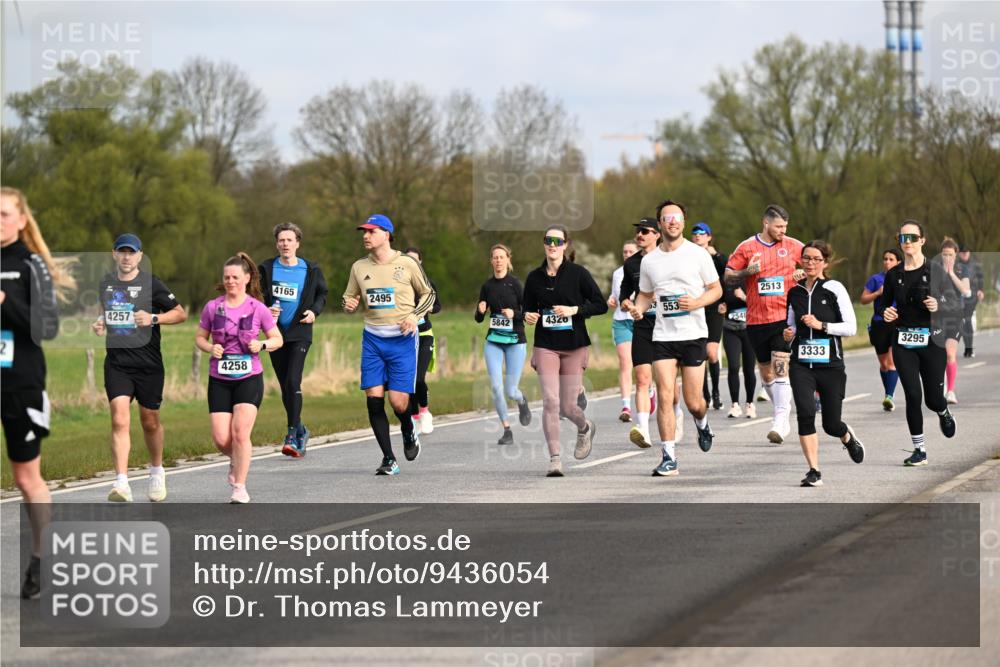 12.04.2026 - 45. Internationalen Wilhelmsburger Insellauf Dr. Thomas Lammeyer http://msf.ph/oto/9436054 12.04.2026 09:26:33 Laufen 4257, 4258, 4165, 2495, 3553, 5842, 4320, 2548, 2513, 3295, 3333 meine-sportfotos.de