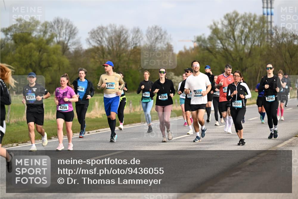 12.04.2026 - 45. Internationalen Wilhelmsburger Insellauf Dr. Thomas Lammeyer http://msf.ph/oto/9436055 12.04.2026 09:26:33 Laufen 4257, 4258, 4165, 2495, 5842, 4326, 253, 5537, 2548, 25, 3295, 3333 meine-sportfotos.de