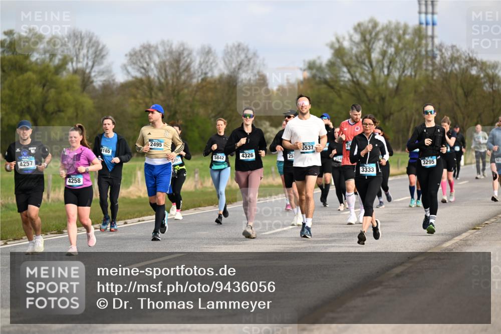 12.04.2026 - 45. Internationalen Wilhelmsburger Insellauf Dr. Thomas Lammeyer http://msf.ph/oto/9436056 12.04.2026 09:26:33 Laufen 4257, 4258, 4165, 2495, 70, 5842, 4326, 5537, 25, 3295, 5810, 3333 meine-sportfotos.de