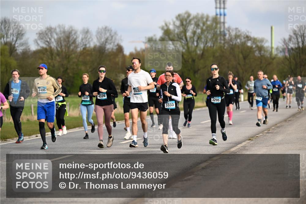 12.04.2026 - 45. Internationalen Wilhelmsburger Insellauf Dr. Thomas Lammeyer http://msf.ph/oto/9436059 12.04.2026 09:26:33 Laufen 4165, 2495, 370, 5842, 4326, 5537, 2486, 3333, 3295 meine-sportfotos.de