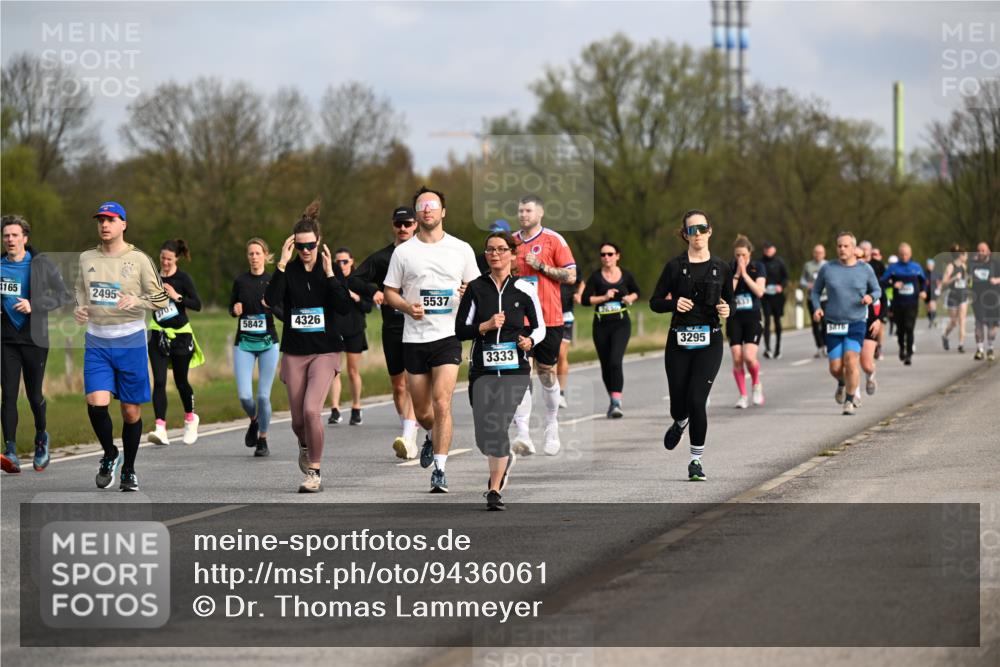 12.04.2026 - 45. Internationalen Wilhelmsburger Insellauf Dr. Thomas Lammeyer http://msf.ph/oto/9436061 12.04.2026 09:26:34 Laufen 165, 2495, 370, 5842, 4326, 5537, 3333, 3295, 5816 meine-sportfotos.de