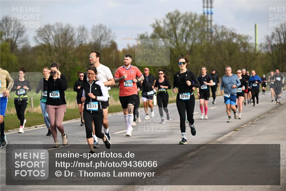 12.04.2026 - 45. Internationalen Wilhelmsburger Insellauf Dr. Thomas Lammeyer http://msf.ph/oto/9436066 12.04.2026 09:26:35 Laufen 370, 584, 4326, 3333, 2513, 3202, 3295, 4633, 5816, 5700 meine-sportfotos.de