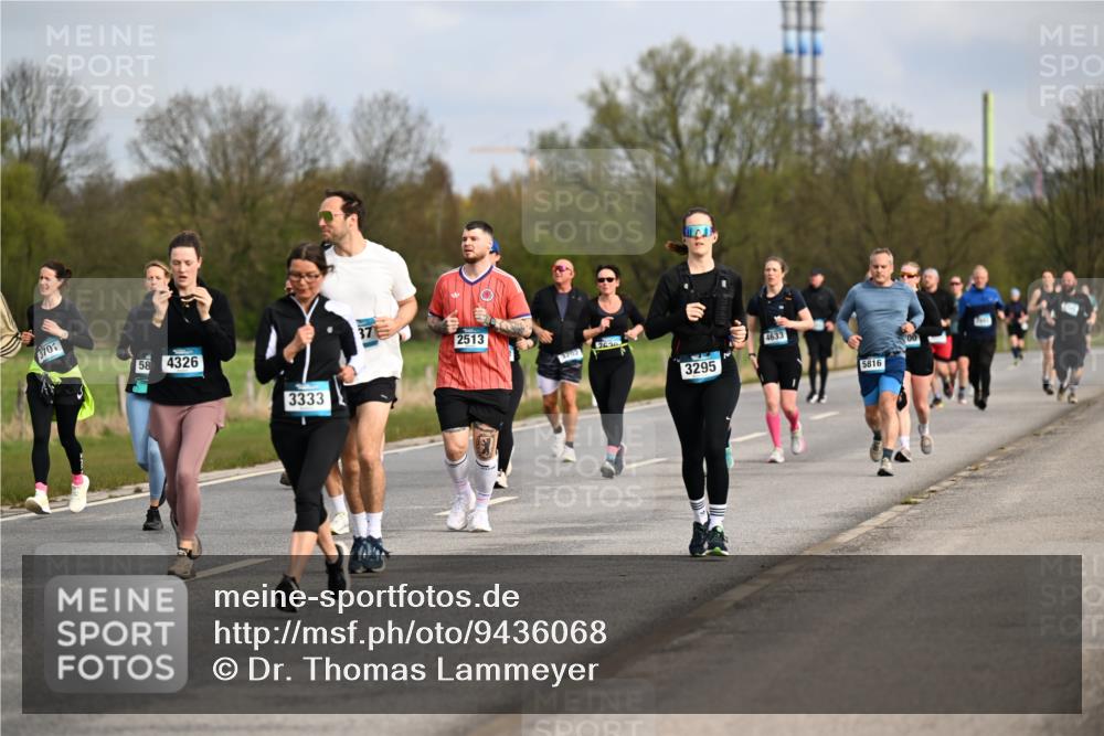 12.04.2026 - 45. Internationalen Wilhelmsburger Insellauf Dr. Thomas Lammeyer http://msf.ph/oto/9436068 12.04.2026 09:26:35 Laufen 370, 58, 4326, 3333, 2513, 2620, 3295, 4633, 5816 meine-sportfotos.de