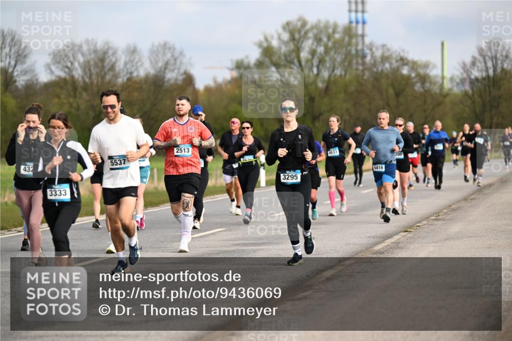 12.04.2026 - 45. Internationalen Wilhelmsburger Insellauf Dr. Thomas Lammeyer http://msf.ph/oto/9436069 12.04.2026 09:26:36 Laufen 432, 3333, 2513, 5537, 3295, 4633, 5816, 700 meine-sportfotos.de