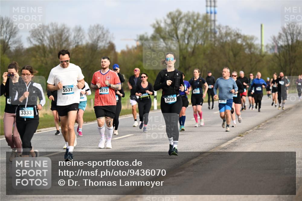 12.04.2026 - 45. Internationalen Wilhelmsburger Insellauf Dr. Thomas Lammeyer http://msf.ph/oto/9436070 12.04.2026 09:26:36 Laufen 3333, 5537, 2513, 3295, 4633, 5816, 00 meine-sportfotos.de