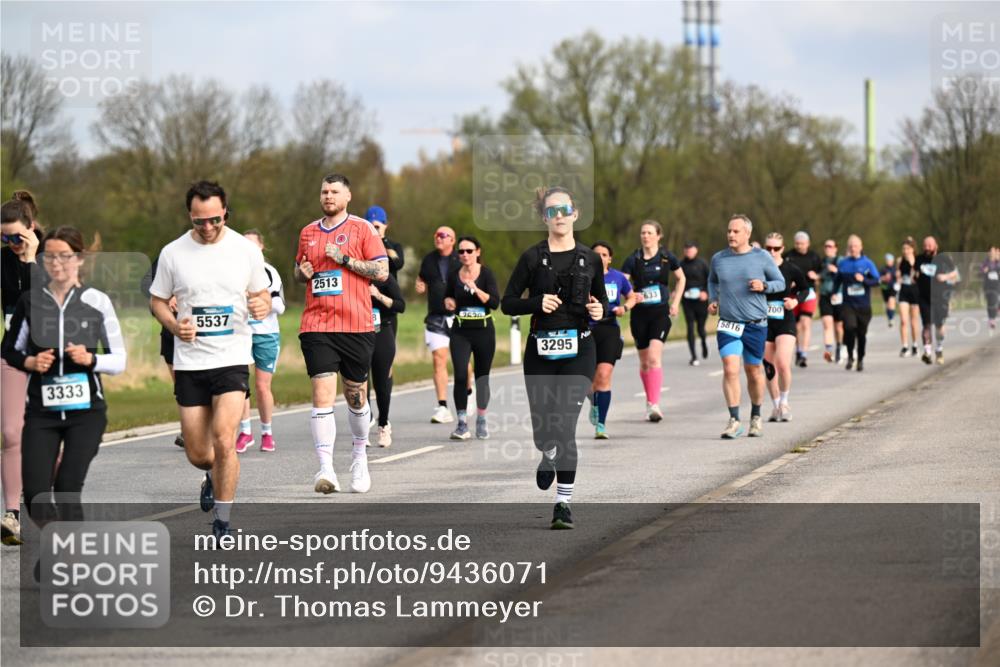 12.04.2026 - 45. Internationalen Wilhelmsburger Insellauf Dr. Thomas Lammeyer http://msf.ph/oto/9436071 12.04.2026 09:26:36 Laufen 3333, 5537, 2513, 2620, 3295, 633, 5816, 700 meine-sportfotos.de