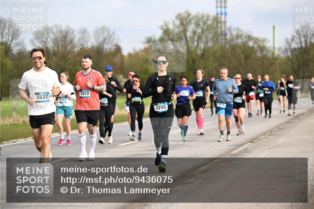 12.04.2026 - 45. Internationalen Wilhelmsburger Insellauf Dr. Thomas Lammeyer http://msf.ph/oto/9436075 12.04.2026 09:26:37 Laufen 5537, 3751, 2513, 2548, 2620, 3295, 2601, 4633, 5816, 5700 meine-sportfotos.de