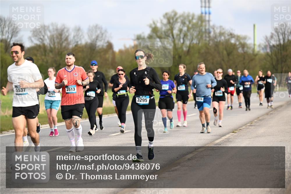 12.04.2026 - 45. Internationalen Wilhelmsburger Insellauf Dr. Thomas Lammeyer http://msf.ph/oto/9436076 12.04.2026 09:26:37 Laufen 5537, 3751, 2513, 2548, 2620, 3295, 2601, 4633, 5816, 5700 meine-sportfotos.de