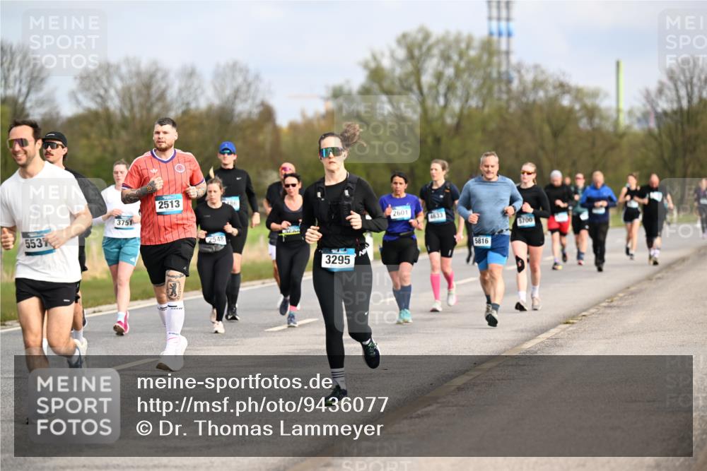 12.04.2026 - 45. Internationalen Wilhelmsburger Insellauf Dr. Thomas Lammeyer http://msf.ph/oto/9436077 12.04.2026 09:26:37 Laufen 553, 3751, 2513, 2548, 3295, 2601, 4633, 5816, 5700 meine-sportfotos.de