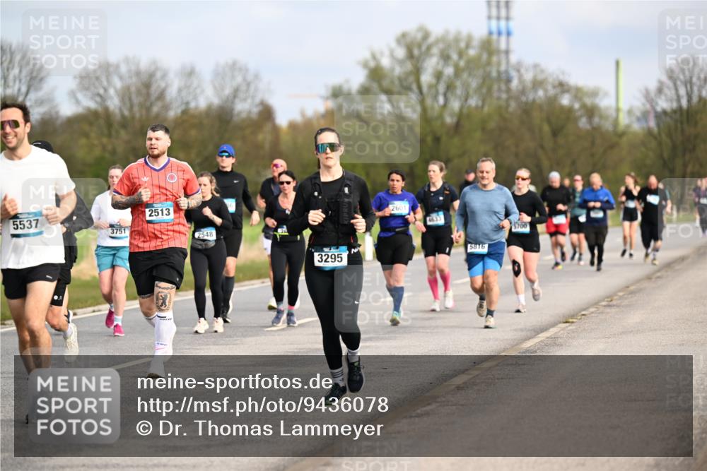12.04.2026 - 45. Internationalen Wilhelmsburger Insellauf Dr. Thomas Lammeyer http://msf.ph/oto/9436078 12.04.2026 09:26:37 Laufen 5537, 3751, 2513, 2548, 3295, 2601, 5816, 700 meine-sportfotos.de