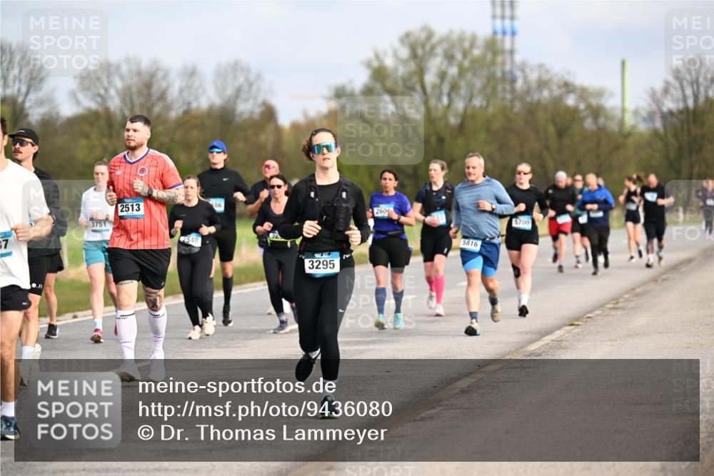 12.04.2026 - 45. Internationalen Wilhelmsburger Insellauf Dr. Thomas Lammeyer http://msf.ph/oto/9436080 12.04.2026 09:26:38 Laufen 67, 3751, 2513, 2548, 86, 3295, 260, 5816, 5700 meine-sportfotos.de