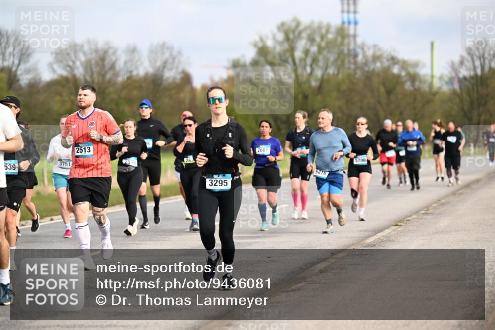 12.04.2026 - 45. Internationalen Wilhelmsburger Insellauf Dr. Thomas Lammeyer http://msf.ph/oto/9436081 12.04.2026 09:26:38 Laufen 3751, 539, 2513, 2548, 262, 3295, 2601, 5816, 5700 meine-sportfotos.de