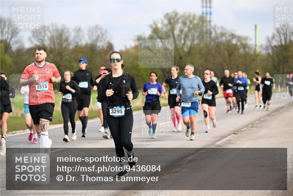 12.04.2026 - 45. Internationalen Wilhelmsburger Insellauf Dr. Thomas Lammeyer http://msf.ph/oto/9436084 12.04.2026 09:26:38 Laufen 2513, 2548, 2486, 3295, 2601, 463, 5700, 5816 meine-sportfotos.de