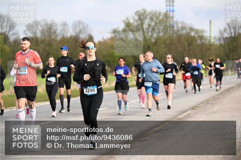 12.04.2026 - 45. Internationalen Wilhelmsburger Insellauf Dr. Thomas Lammeyer http://msf.ph/oto/9436086 12.04.2026 09:26:38 Laufen 2486, 2513, 3295, 2601, 5816, 700 meine-sportfotos.de