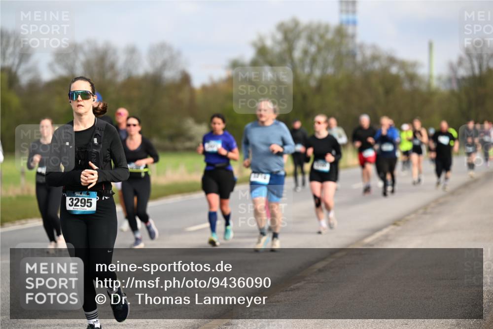 12.04.2026 - 45. Internationalen Wilhelmsburger Insellauf Dr. Thomas Lammeyer http://msf.ph/oto/9436090 12.04.2026 09:26:40 Laufen 3295, 1716 meine-sportfotos.de