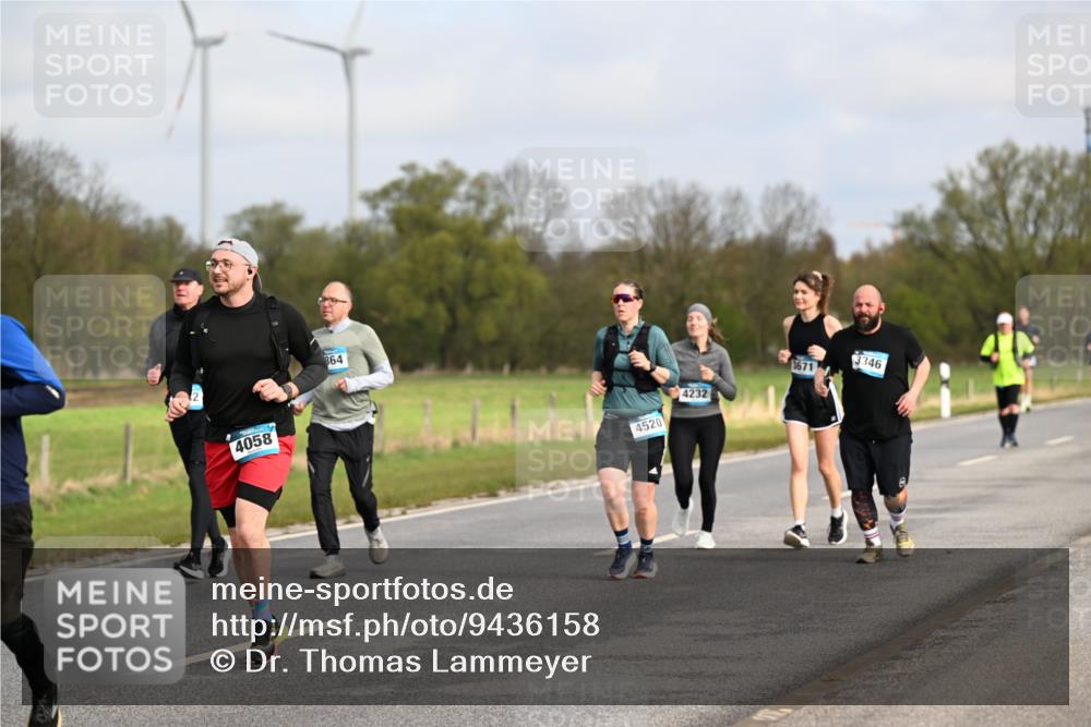12.04.2026 - 45. Internationalen Wilhelmsburger Insellauf Dr. Thomas Lammeyer http://msf.ph/oto/9436158 12.04.2026 09:26:53 Laufen 4058, 864, 4520, 4232, 3671, 3346 meine-sportfotos.de