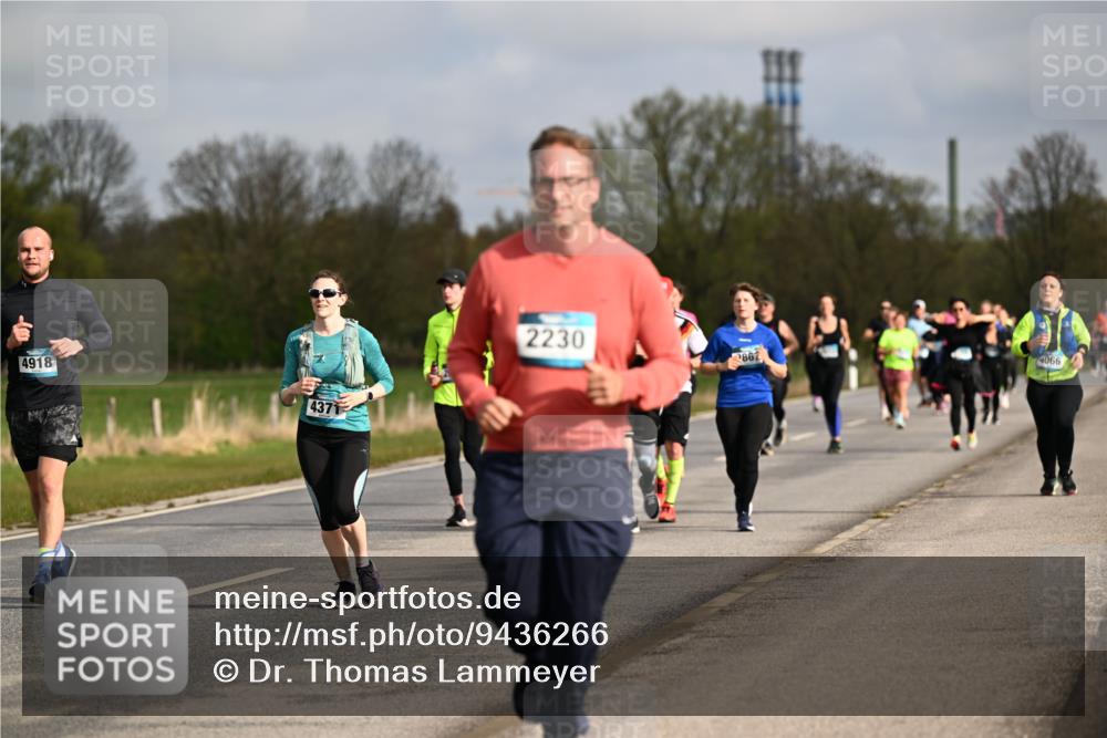 12.04.2026 - 45. Internationalen Wilhelmsburger Insellauf Dr. Thomas Lammeyer http://msf.ph/oto/9436266 12.04.2026 09:27:13 Laufen 4918, 4371, 2230, 2867, 4066 meine-sportfotos.de