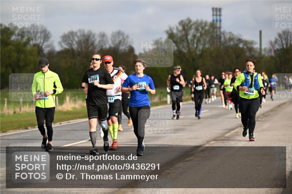12.04.2026 - 45. Internationalen Wilhelmsburger Insellauf Dr. Thomas Lammeyer http://msf.ph/oto/9436291 12.04.2026 09:27:18 Laufen 2868, 191, 2867, 066 meine-sportfotos.de