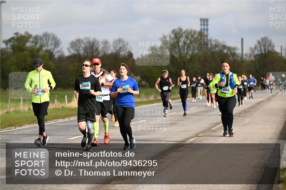 12.04.2026 - 45. Internationalen Wilhelmsburger Insellauf Dr. Thomas Lammeyer http://msf.ph/oto/9436295 12.04.2026 09:27:18 Laufen 916, 2868, 191, 86, 4066 meine-sportfotos.de